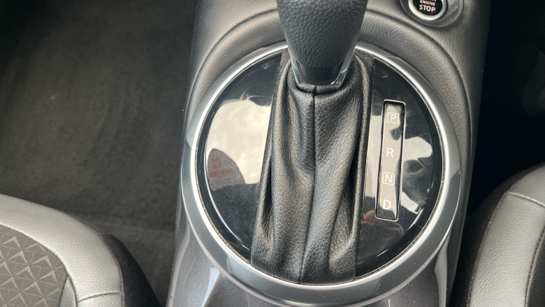 Nissan Juke 1.0 DiG-T 114 N-Connecta 5dr DCT Petrol Hatchback